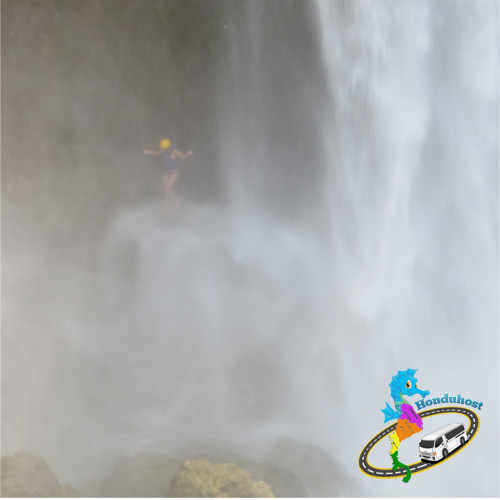 Behind the waterfall tour in Pulhapanzak